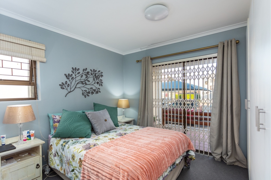 2 Bedroom Property for Sale in Loevenstein Western Cape